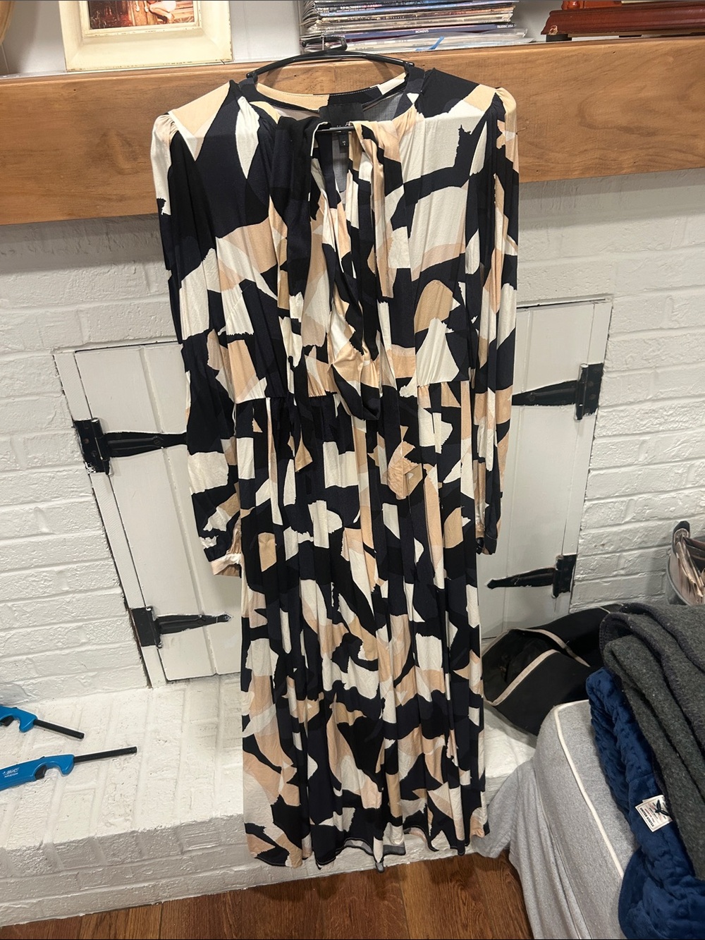 Abstract Pattern Long-Sleeve Midi Dress in Black, Cream & Tan